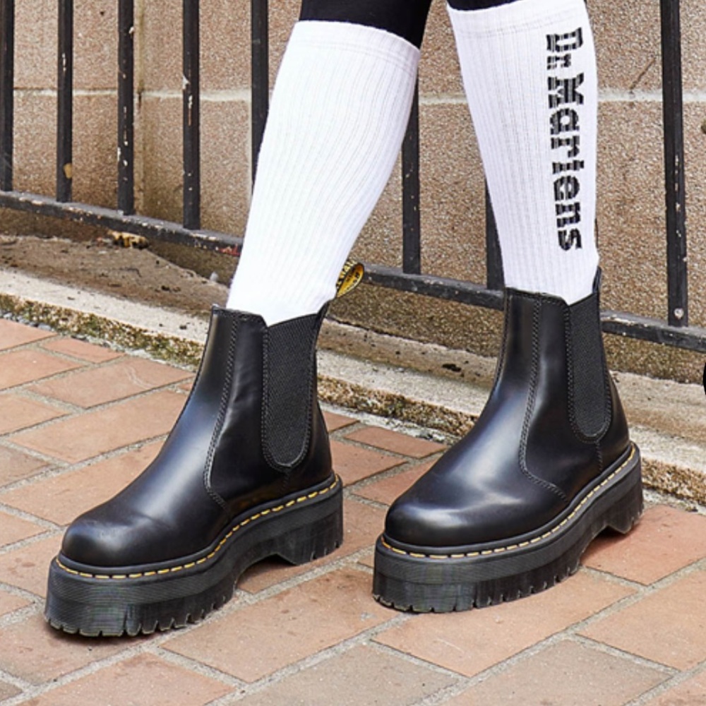 Dr. Martens 2976 Platform Chelsea Boot - Black Leather